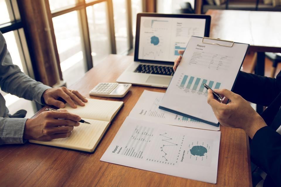 Überprüfen und passen Sie Ihre finanziellen Ziele häufig an